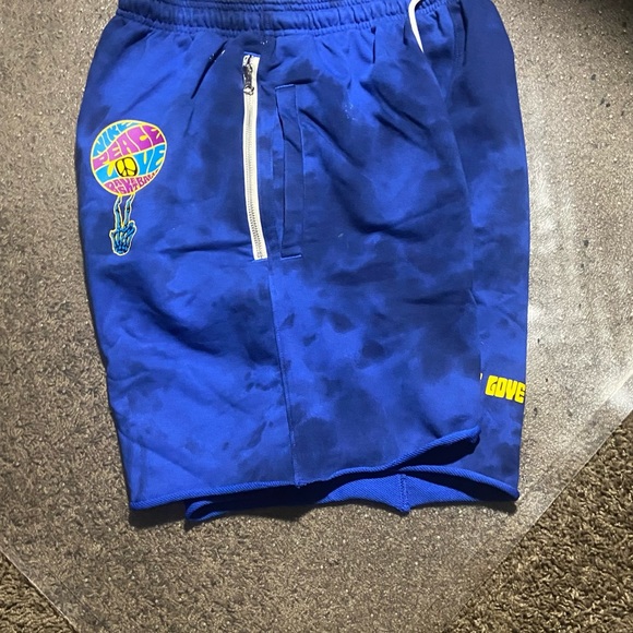 MENS NIKE BLUE PEACE LOVE BASKETBALL SHORTS - Picture 3 of 4